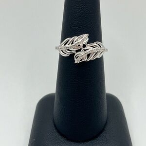 Elegant Silver Leaf Ring
